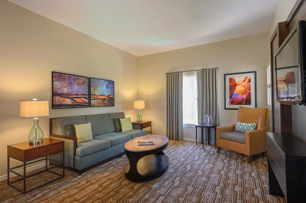 The Wigwam - Adobe Traditional Suite King Living Room